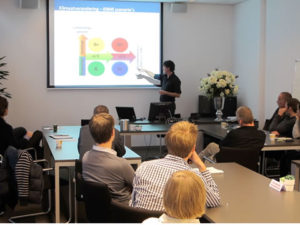 Hasse geeft informatie in het klimaatatelier