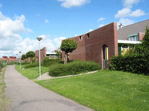 De eenheid gefotografeerd in erfafscheidingen