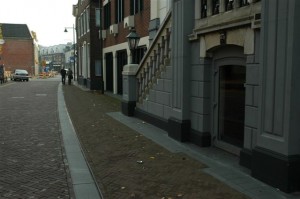 Foto van trottoir als tussenruimte in straatbeeld